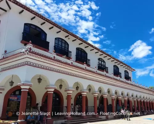 Bogen, wit gebouw, overheid, San Cristobal de las Casass